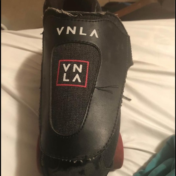 I’m selling Vnla skates for a low price. - Picture 2 of 3